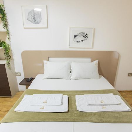 4 Rooms Apartments Ni Eksteriør bilde