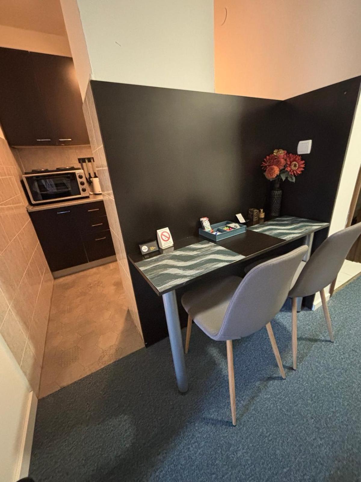 4 Rooms Apartments Ni Eksteriør bilde